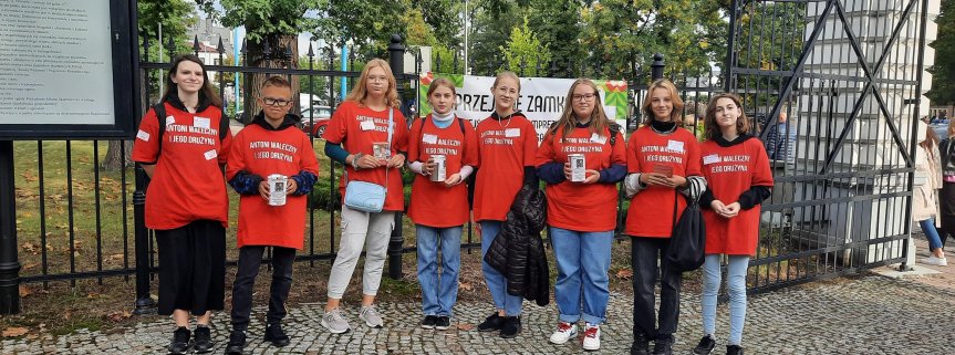 Szkolny Klubu Wolontariatu na Święcie Kwiatów, Owoców i Warzyw