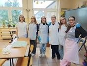 Doświadczenia z użyciem wodorotlenków i kwasów.